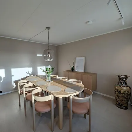 Spacious Modern 3br, Terrace, Aurora & Midnight Sun, Pets Allowed, Free Parking, Close To Slopes, Snow Dome, Bus Stop Apartment Tromso