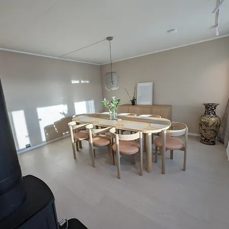 Apartment Spacious Modern 3br, Terrace, Aurora & Midnight Sun, Pets Allowed, Free Parking, Close To Slopes, Snow Dome, Bus Stop Tromso