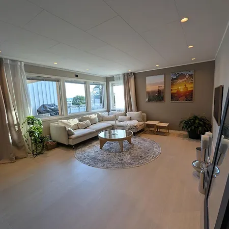 Spacious Modern 3br, Terrace, Aurora & Midnight Sun, Pets Allowed, Free Parking, Close To Slopes, Snow Dome, Bus Stop