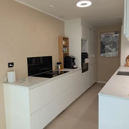 Apartment Spacious Modern 3br, Terrace, Aurora & Midnight Sun, Pets Allowed, Free Parking, Close To Slopes, Snow Dome, Bus Stop *