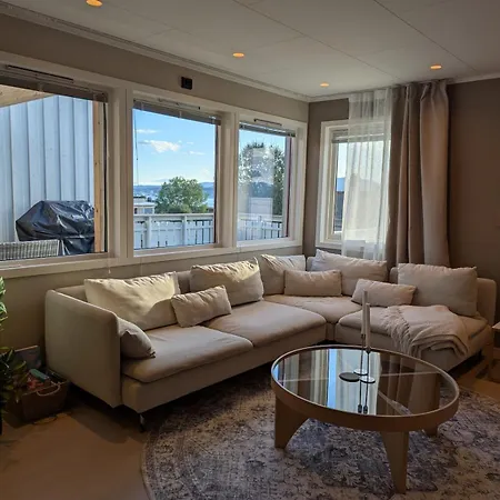 Spacious Modern 3br, Terrace, Aurora & Midnight Sun, Pets Allowed, Free Parking, Close To Slopes, Snow Dome, Bus Stop *