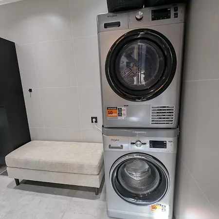 Apartment Spacious Modern 3br, Terrace, Aurora & Midnight Sun, Pets Allowed, Free Parking, Close To Slopes, Snow Dome, Bus Stop *