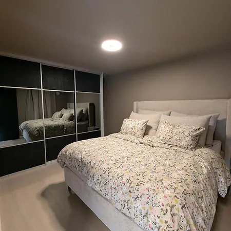 Spacious Modern 3br, Terrace, Aurora & Midnight Sun, Pets Allowed, Free Parking, Close To Slopes, Snow Dome, Bus Stop Apartment