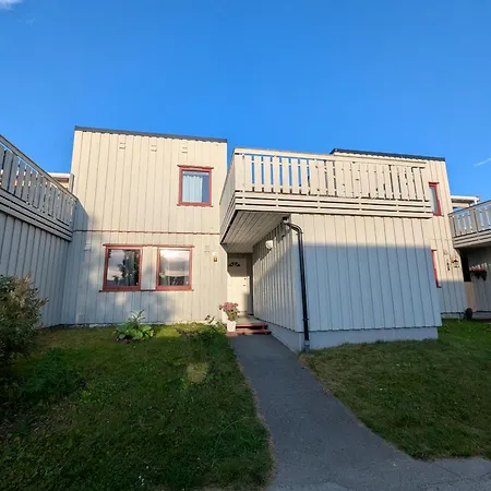 Spacious Modern 3br, Terrace, Aurora & Midnight Sun, Pets Allowed, Free Parking, Close To Slopes, Snow Dome, Bus Stop