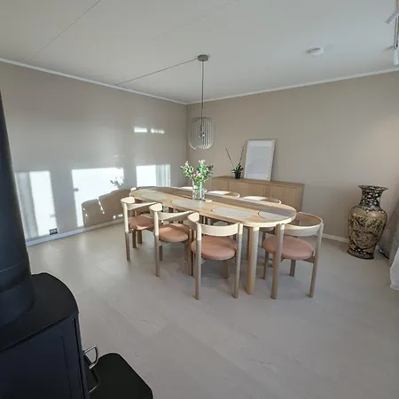 Spacious Modern 3br, Terrace, Aurora & Midnight Sun, Pets Allowed, Free Parking, Close To Slopes, Snow Dome, Bus Stop Tromso
