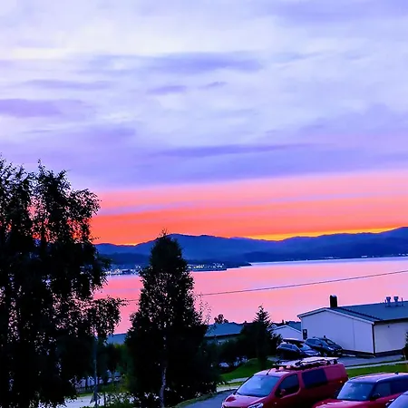Spacious Modern 3br, Terrace, Aurora & Midnight Sun, Pets Allowed, Free Parking, Close To Slopes, Snow Dome, Bus Stop *